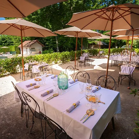 Chateau Des Ayes - & Guest house Saint-Etienne-de-Saint-Geoirs